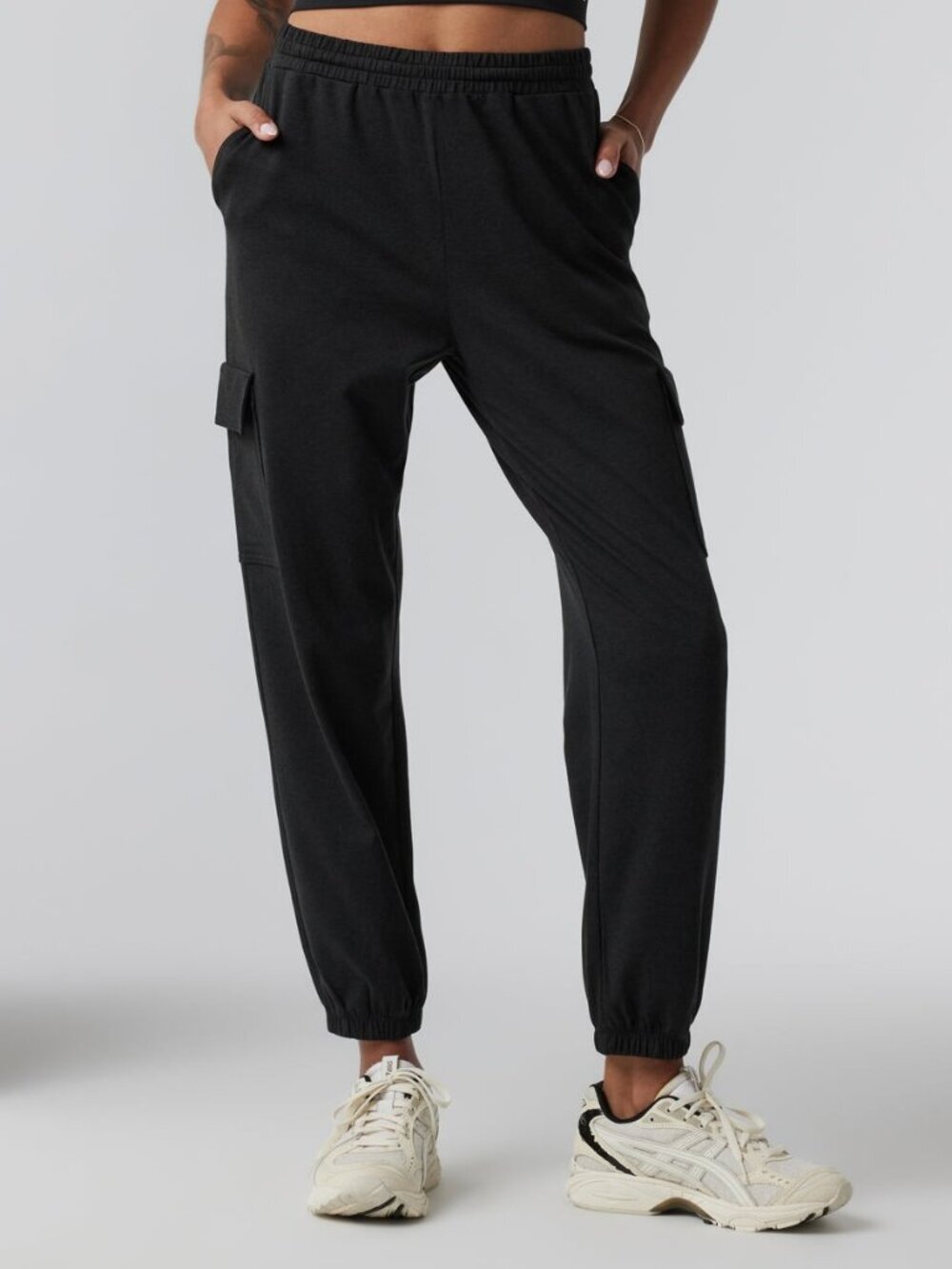 Vuori Boyfriend Cargo Jogger - Black Heather - Size Small